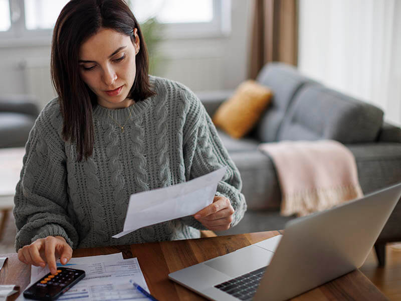 Women calculating her average weekly wage based on holding two places of employment.